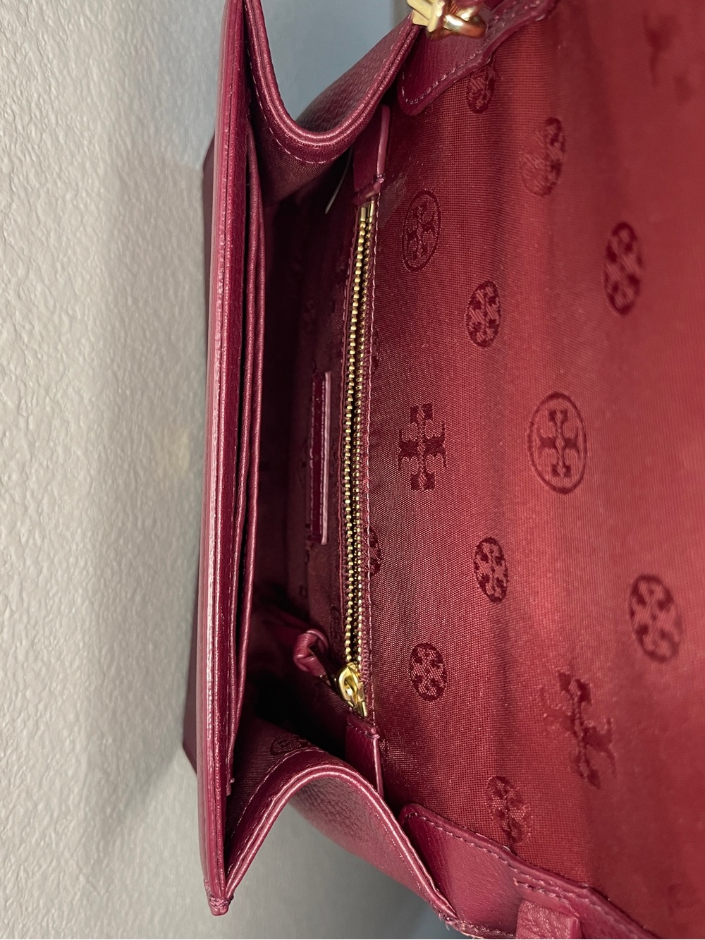 EUC Tory Burch Quilted Burgundy Crossbody Bag with Gold Logo - Picture 8 of 10